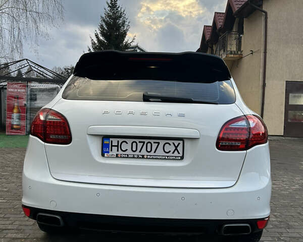 Белый Порше Каен, объемом двигателя 3 л и пробегом 179 тыс. км за 23500 $, фото 3 на Automoto.ua