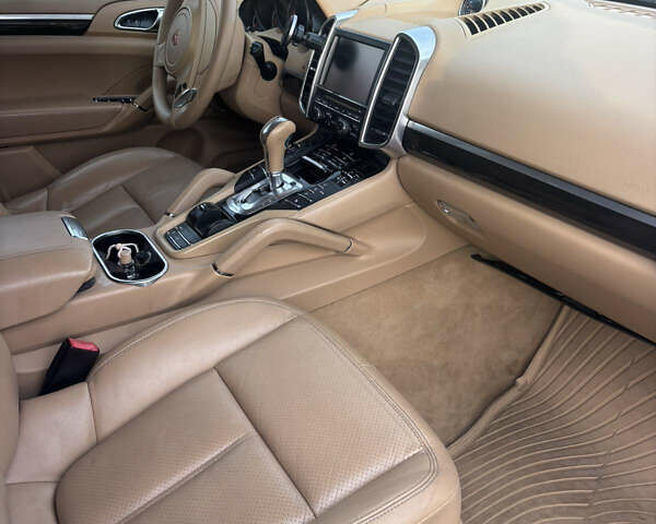 Білий Порше Cayenne, об'ємом двигуна 2.97 л та пробігом 135 тис. км за 24999 $, фото 6 на Automoto.ua
