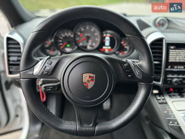 Білий Порше Cayenne, об'ємом двигуна 4.8 л та пробігом 81 тис. км за 20900 $, фото 11 на Automoto.ua