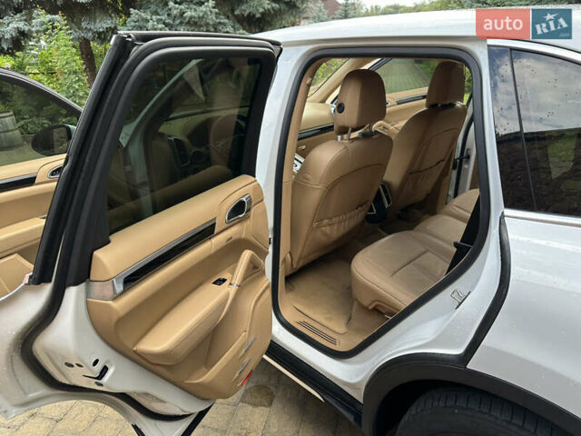 Белый Порше Каен, объемом двигателя 3.6 л и пробегом 89 тыс. км за 18500 $, фото 18 на Automoto.ua