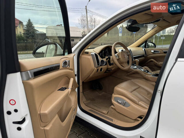 Белый Порше Каен, объемом двигателя 3 л и пробегом 136 тыс. км за 19900 $, фото 28 на Automoto.ua