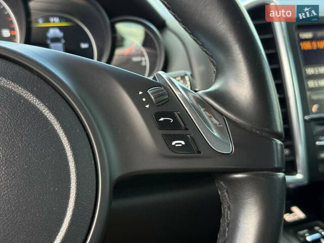 Білий Порше Cayenne, об'ємом двигуна 2.97 л та пробігом 190 тис. км за 24000 $, фото 30 на Automoto.ua