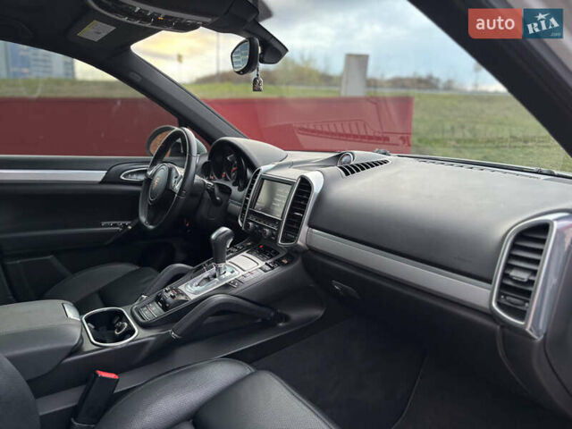 Білий Порше Cayenne, об'ємом двигуна 4.8 л та пробігом 81 тис. км за 20900 $, фото 23 на Automoto.ua