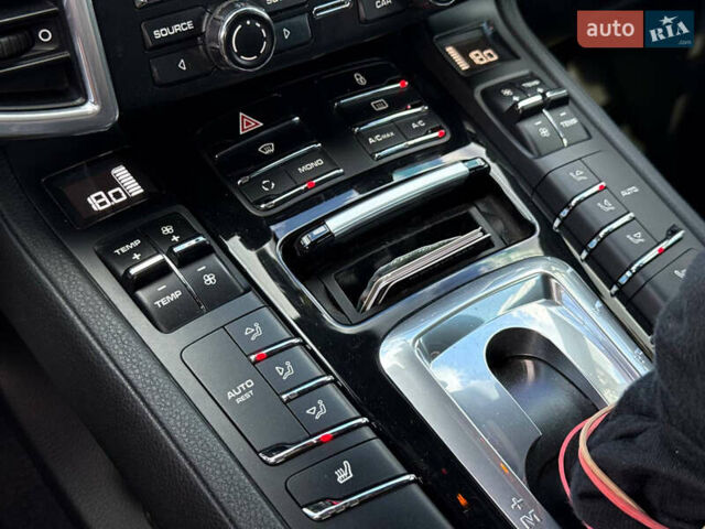 Белый Порше Каен, объемом двигателя 2.97 л и пробегом 190 тыс. км за 25500 $, фото 34 на Automoto.ua