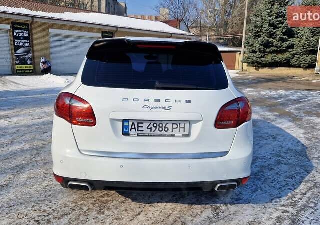 Белый Порше Каен, объемом двигателя 4.8 л и пробегом 132 тыс. км за 27800 $, фото 4 на Automoto.ua