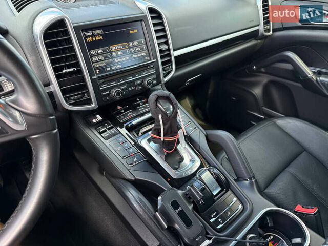 Білий Порше Cayenne, об'ємом двигуна 2.97 л та пробігом 190 тис. км за 24000 $, фото 32 на Automoto.ua