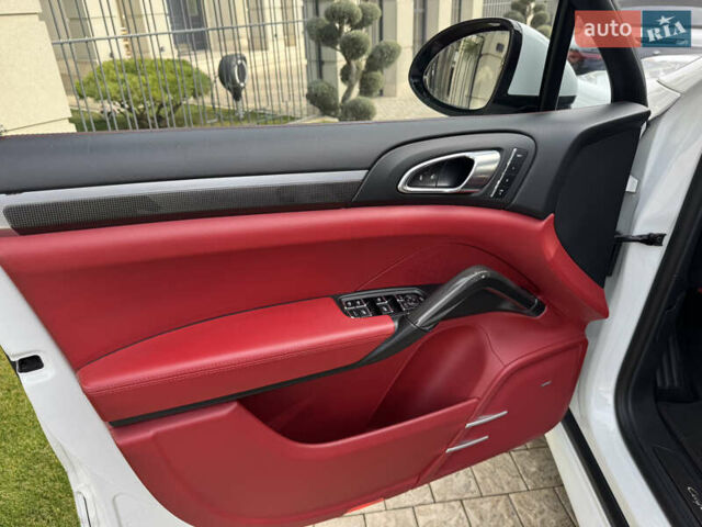 Білий Порше Cayenne, об'ємом двигуна 4.8 л та пробігом 89 тис. км за 28999 $, фото 6 на Automoto.ua