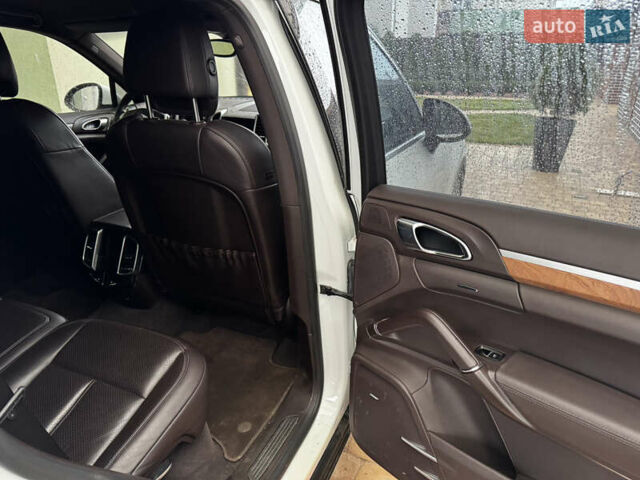Білий Порше Cayenne, об'ємом двигуна 3.6 л та пробігом 152 тис. км за 23300 $, фото 17 на Automoto.ua