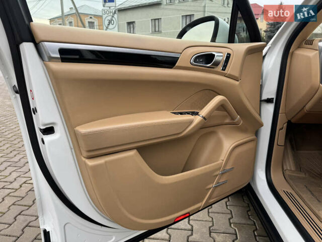 Белый Порше Каен, объемом двигателя 3 л и пробегом 136 тыс. км за 19900 $, фото 29 на Automoto.ua