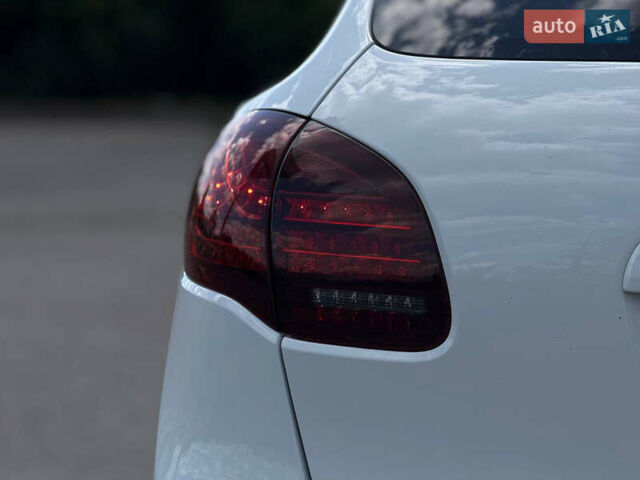 Білий Порше Cayenne, об'ємом двигуна 2.97 л та пробігом 190 тис. км за 24000 $, фото 11 на Automoto.ua