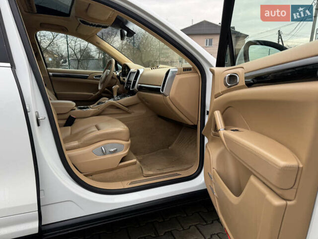 Белый Порше Каен, объемом двигателя 3 л и пробегом 136 тыс. км за 19900 $, фото 49 на Automoto.ua