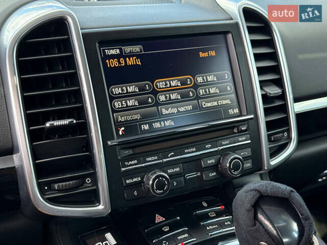 Білий Порше Cayenne, об'ємом двигуна 2.97 л та пробігом 190 тис. км за 24000 $, фото 33 на Automoto.ua