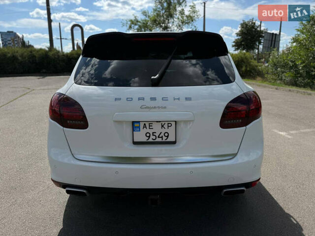Белый Порше Каен, объемом двигателя 2.97 л и пробегом 190 тыс. км за 25500 $, фото 16 на Automoto.ua