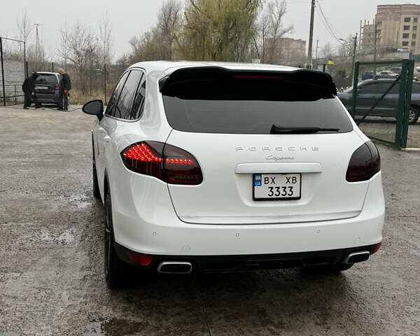 Білий Порше Cayenne, об'ємом двигуна 3.6 л та пробігом 212 тис. км за 20000 $, фото 3 на Automoto.ua