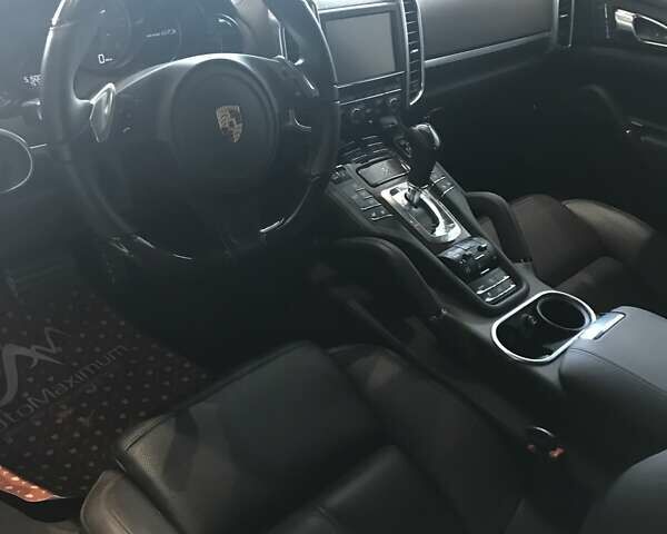 Белый Порше Каен, объемом двигателя 4.8 л и пробегом 178 тыс. км за 24000 $, фото 8 на Automoto.ua