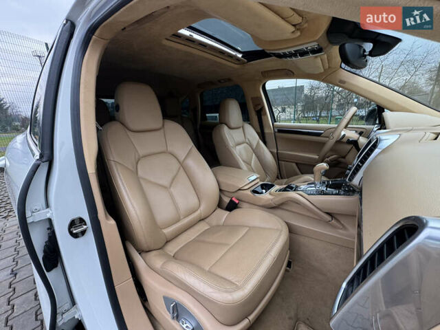 Белый Порше Каен, объемом двигателя 3 л и пробегом 136 тыс. км за 19900 $, фото 48 на Automoto.ua