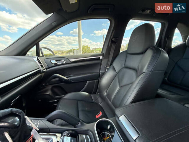 Білий Порше Cayenne, об'ємом двигуна 2.97 л та пробігом 190 тис. км за 24000 $, фото 39 на Automoto.ua
