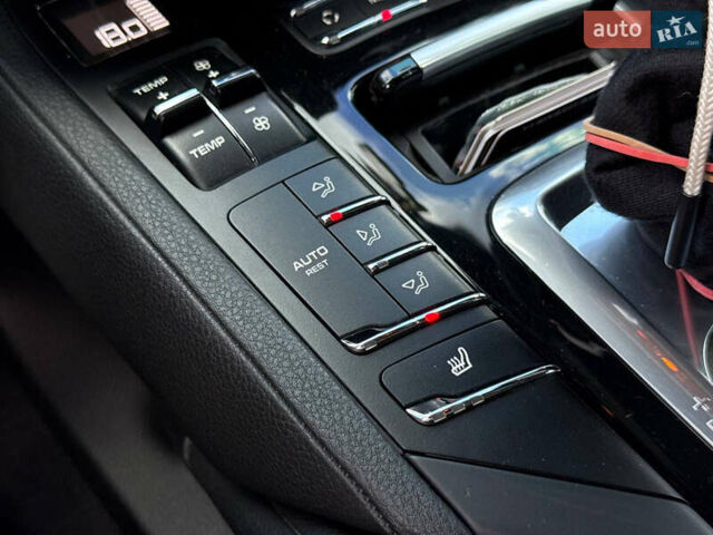 Білий Порше Cayenne, об'ємом двигуна 2.97 л та пробігом 190 тис. км за 24000 $, фото 35 на Automoto.ua