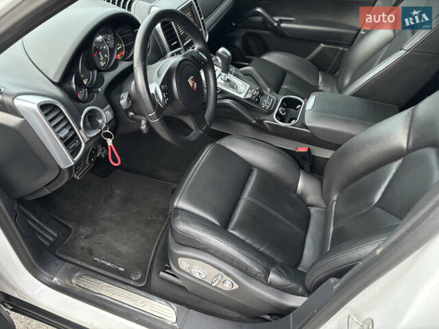 Білий Порше Cayenne, об'ємом двигуна 4.8 л та пробігом 81 тис. км за 20900 $, фото 8 на Automoto.ua