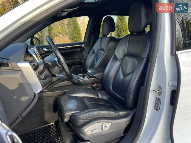Білий Порше Cayenne, об'ємом двигуна 3 л та пробігом 240 тис. км за 20999 $, фото 45 на Automoto.ua