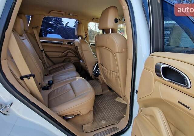 Белый Порше Каен, объемом двигателя 4.8 л и пробегом 132 тыс. км за 27800 $, фото 30 на Automoto.ua