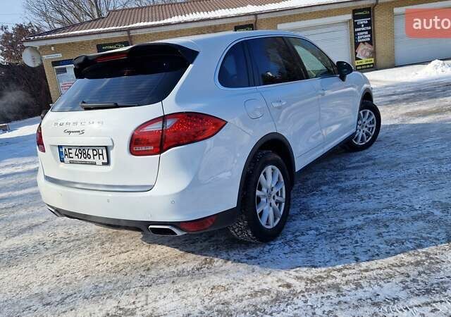 Белый Порше Каен, объемом двигателя 4.8 л и пробегом 132 тыс. км за 27800 $, фото 3 на Automoto.ua