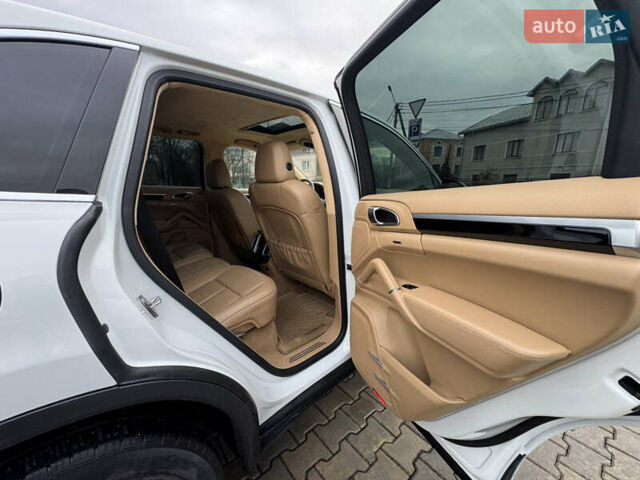 Белый Порше Каен, объемом двигателя 3 л и пробегом 136 тыс. км за 19900 $, фото 41 на Automoto.ua