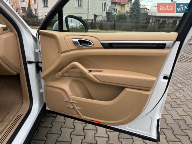 Белый Порше Каен, объемом двигателя 3 л и пробегом 136 тыс. км за 19900 $, фото 44 на Automoto.ua