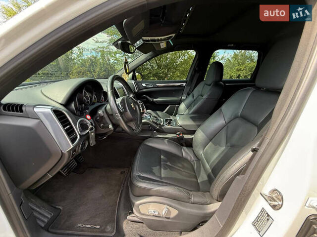 Білий Порше Cayenne, об'ємом двигуна 2.97 л та пробігом 190 тис. км за 24000 $, фото 20 на Automoto.ua