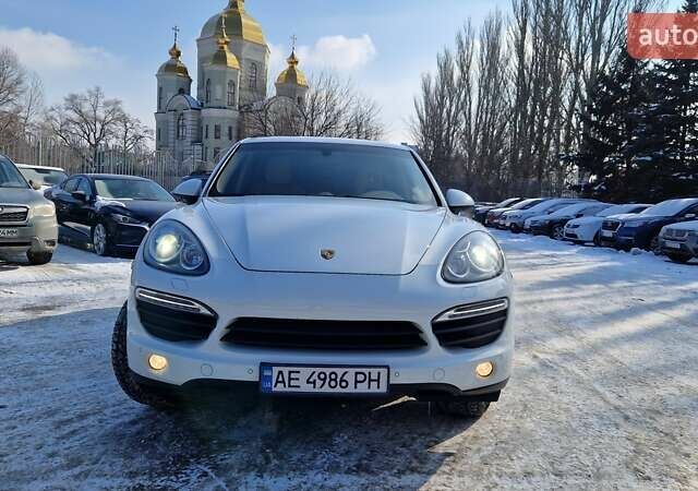 Белый Порше Каен, объемом двигателя 4.8 л и пробегом 132 тыс. км за 27800 $, фото 1 на Automoto.ua