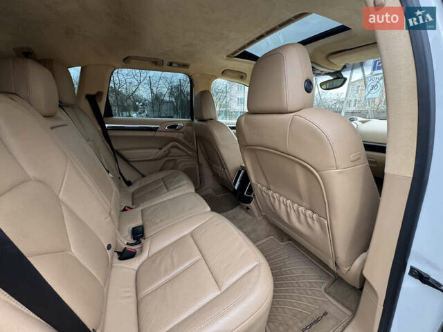 Белый Порше Каен, объемом двигателя 3 л и пробегом 136 тыс. км за 19900 $, фото 42 на Automoto.ua