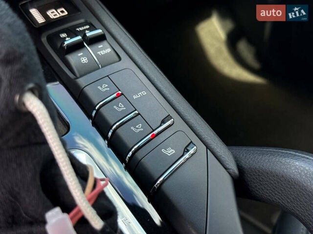 Білий Порше Cayenne, об'ємом двигуна 2.97 л та пробігом 190 тис. км за 24000 $, фото 36 на Automoto.ua