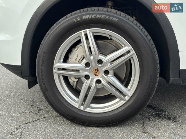 Білий Порше Cayenne, об'ємом двигуна 4.8 л та пробігом 81 тис. км за 20900 $, фото 6 на Automoto.ua