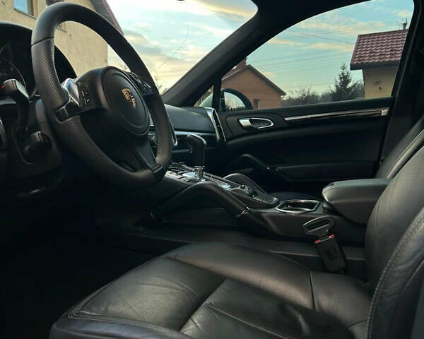 Белый Порше Каен, объемом двигателя 2.97 л и пробегом 180 тыс. км за 23700 $, фото 7 на Automoto.ua