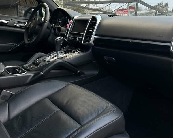 Белый Порше Каен, объемом двигателя 3 л и пробегом 179 тыс. км за 23500 $, фото 14 на Automoto.ua