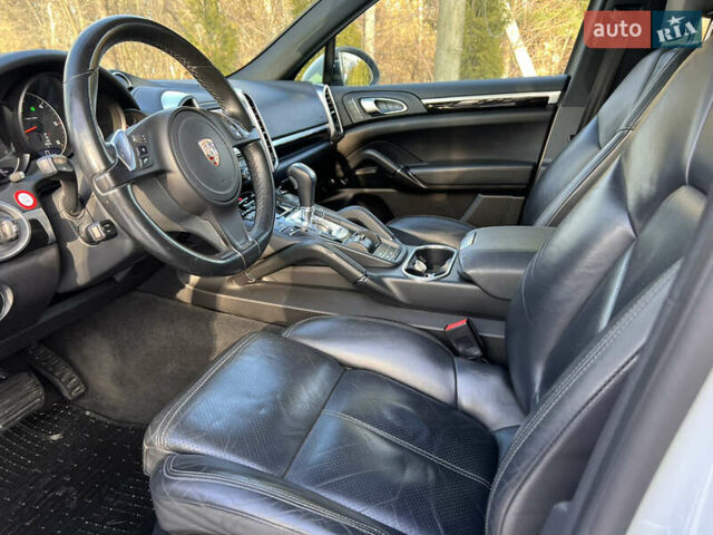 Білий Порше Cayenne, об'ємом двигуна 3 л та пробігом 240 тис. км за 20999 $, фото 54 на Automoto.ua