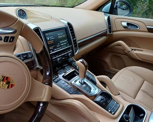 Белый Порше Каен, объемом двигателя 2.97 л и пробегом 167 тыс. км за 21000 $, фото 9 на Automoto.ua