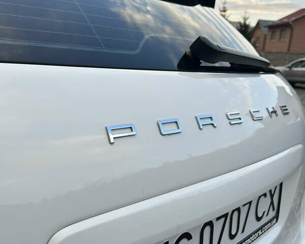 Белый Порше Каен, объемом двигателя 3 л и пробегом 179 тыс. км за 23500 $, фото 4 на Automoto.ua