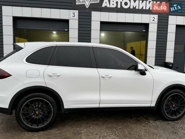 Білий Порше Cayenne, об'ємом двигуна 3.6 л та пробігом 212 тис. км за 20000 $, фото 4 на Automoto.ua