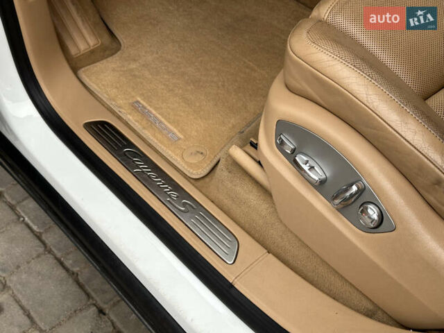 Белый Порше Каен, объемом двигателя 3 л и пробегом 147 тыс. км за 19999 $, фото 15 на Automoto.ua