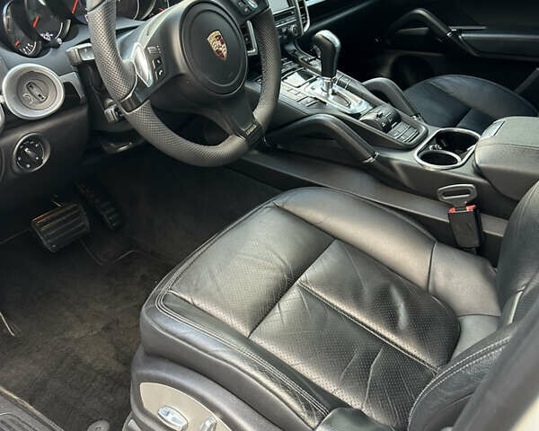 Белый Порше Каен, объемом двигателя 3 л и пробегом 179 тыс. км за 23500 $, фото 10 на Automoto.ua