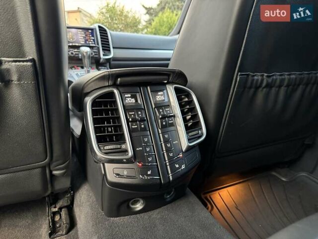 Білий Порше Cayenne, об'ємом двигуна 4.13 л та пробігом 192 тис. км за 29000 $, фото 14 на Automoto.ua