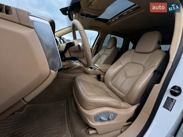 Белый Порше Каен, объемом двигателя 3 л и пробегом 136 тыс. км за 19900 $, фото 31 на Automoto.ua