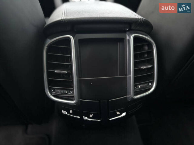 Білий Порше Cayenne, об'ємом двигуна 4.8 л та пробігом 81 тис. км за 20900 $, фото 19 на Automoto.ua