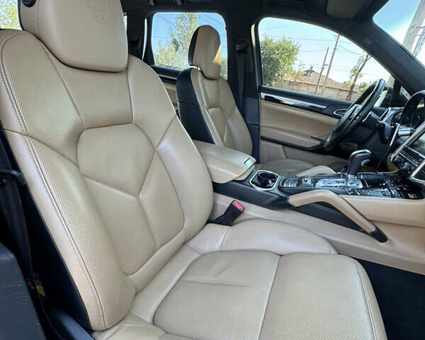 Білий Порше Cayenne, об'ємом двигуна 2.97 л та пробігом 214 тис. км за 23900 $, фото 20 на Automoto.ua