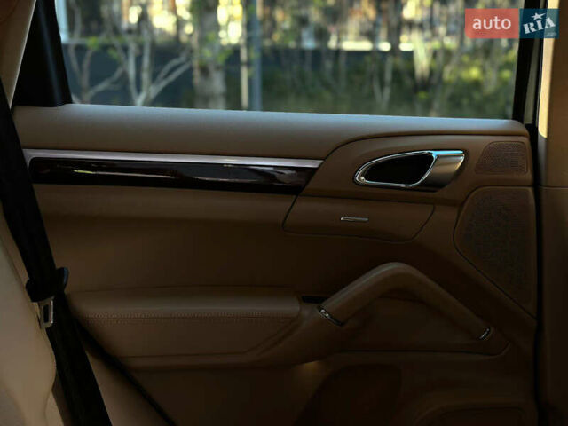 Белый Порше Каен, объемом двигателя 2.97 л и пробегом 185 тыс. км за 22600 $, фото 17 на Automoto.ua