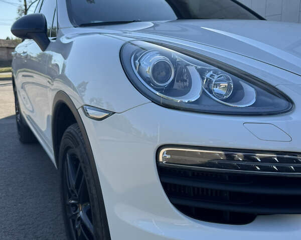 Білий Порше Cayenne, об'ємом двигуна 2.97 л та пробігом 214 тис. км за 23900 $, фото 13 на Automoto.ua