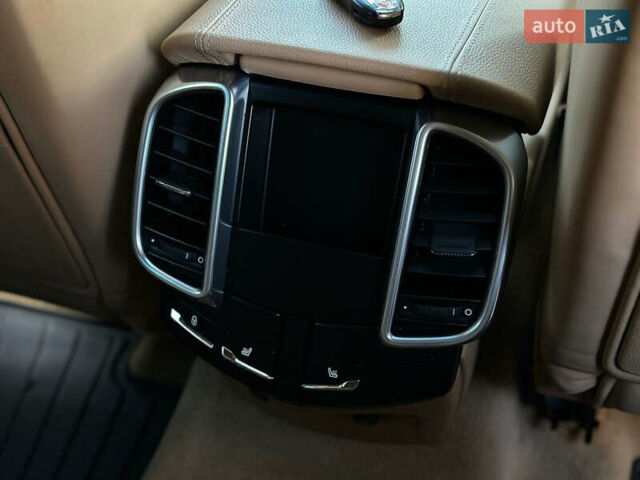 Белый Порше Каен, объемом двигателя 2.97 л и пробегом 185 тыс. км за 22600 $, фото 11 на Automoto.ua