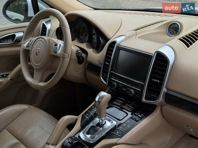 Белый Порше Каен, объемом двигателя 3 л и пробегом 136 тыс. км за 19900 $, фото 47 на Automoto.ua