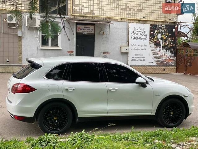 Белый Порше Каен, объемом двигателя 2.97 л и пробегом 308 тыс. км за 20999 $, фото 1 на Automoto.ua